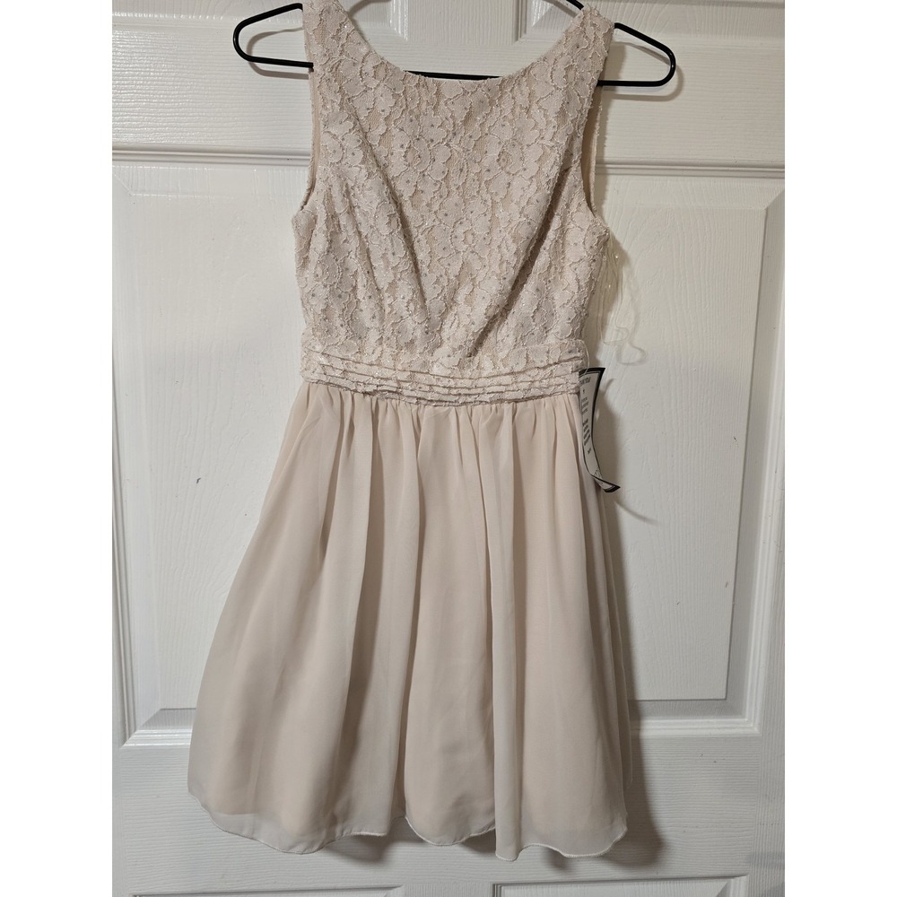 NWT Junior's Size O Lace Front Knee High Formal Dress